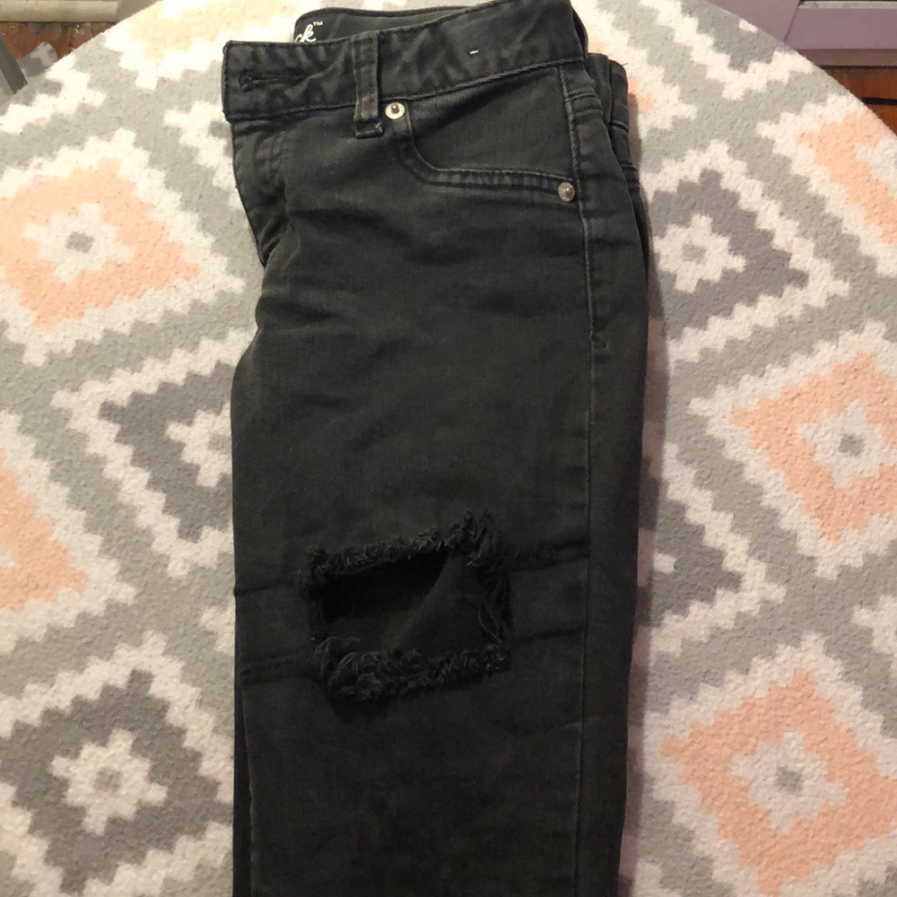 Black pants .